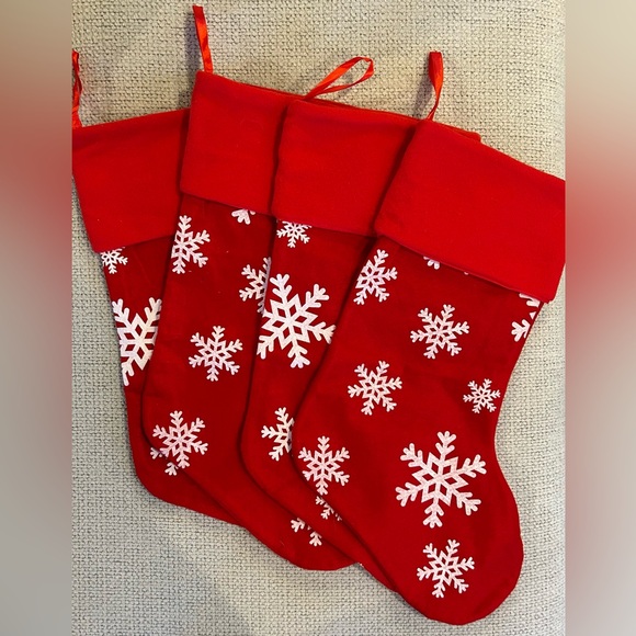 Christmas Stockings Set (4)- Red/White Snow Flakes-Great Condition 🎄 - Picture 1 of 2